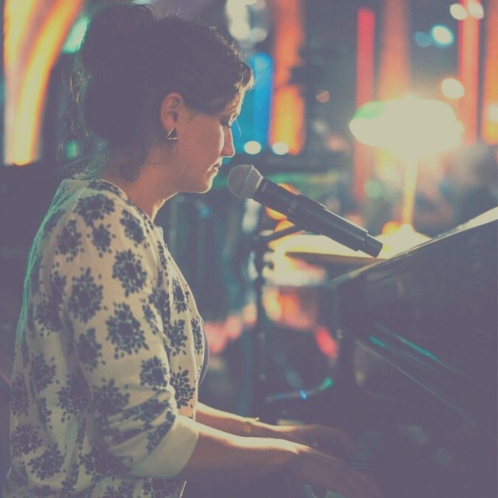 Maura Musik Sofa Concerts